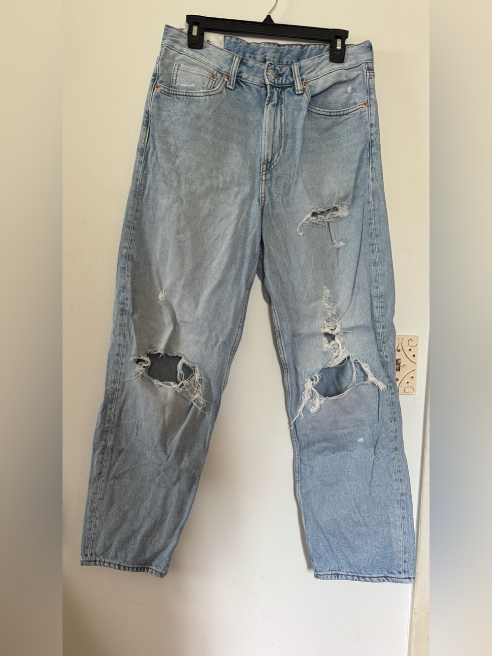 H&M Light Blue Distressed Women’s Loose Fit Jeans 29/32